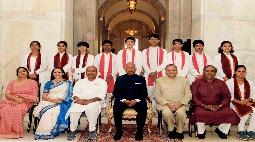 The students of the school choir with the President of India. The choir presented songs for  a ceremony at the Rashtrapati Bhawan
